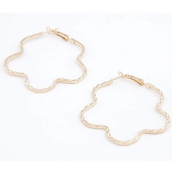 Flower Geometric Gold Twisted Hoop Earrings - Picture 3 of 6